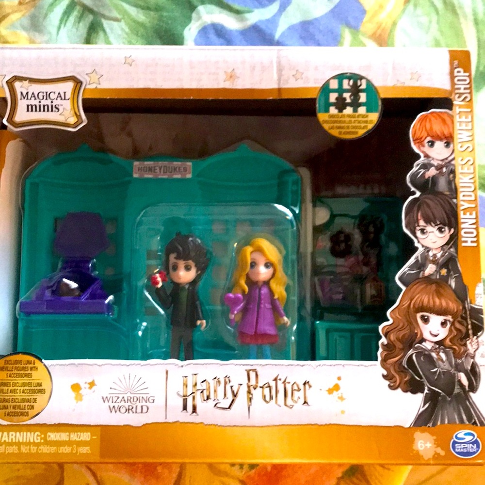 NWT**HARRY POTTER HONEYDUKES SWEET SHOP SEALED BOX